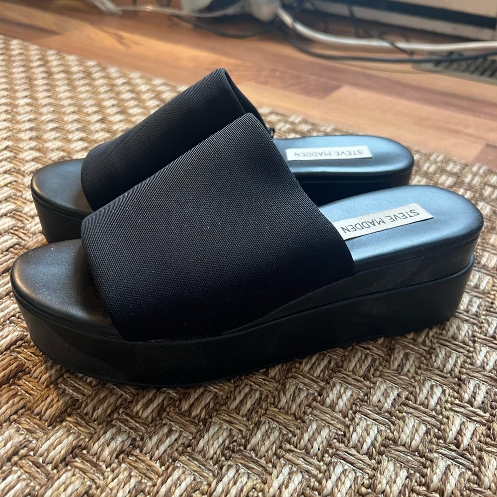 Steve Madden black platform sandals